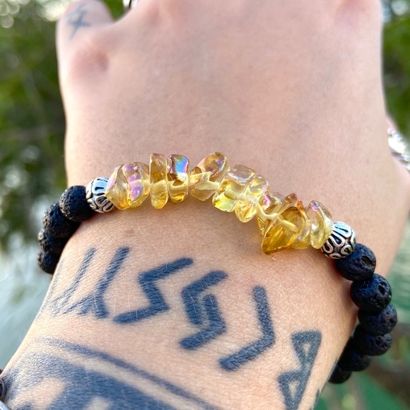 π΄ Yellow iridescent crystal glass + lava rock beads bracelet - Picture 9 of 15